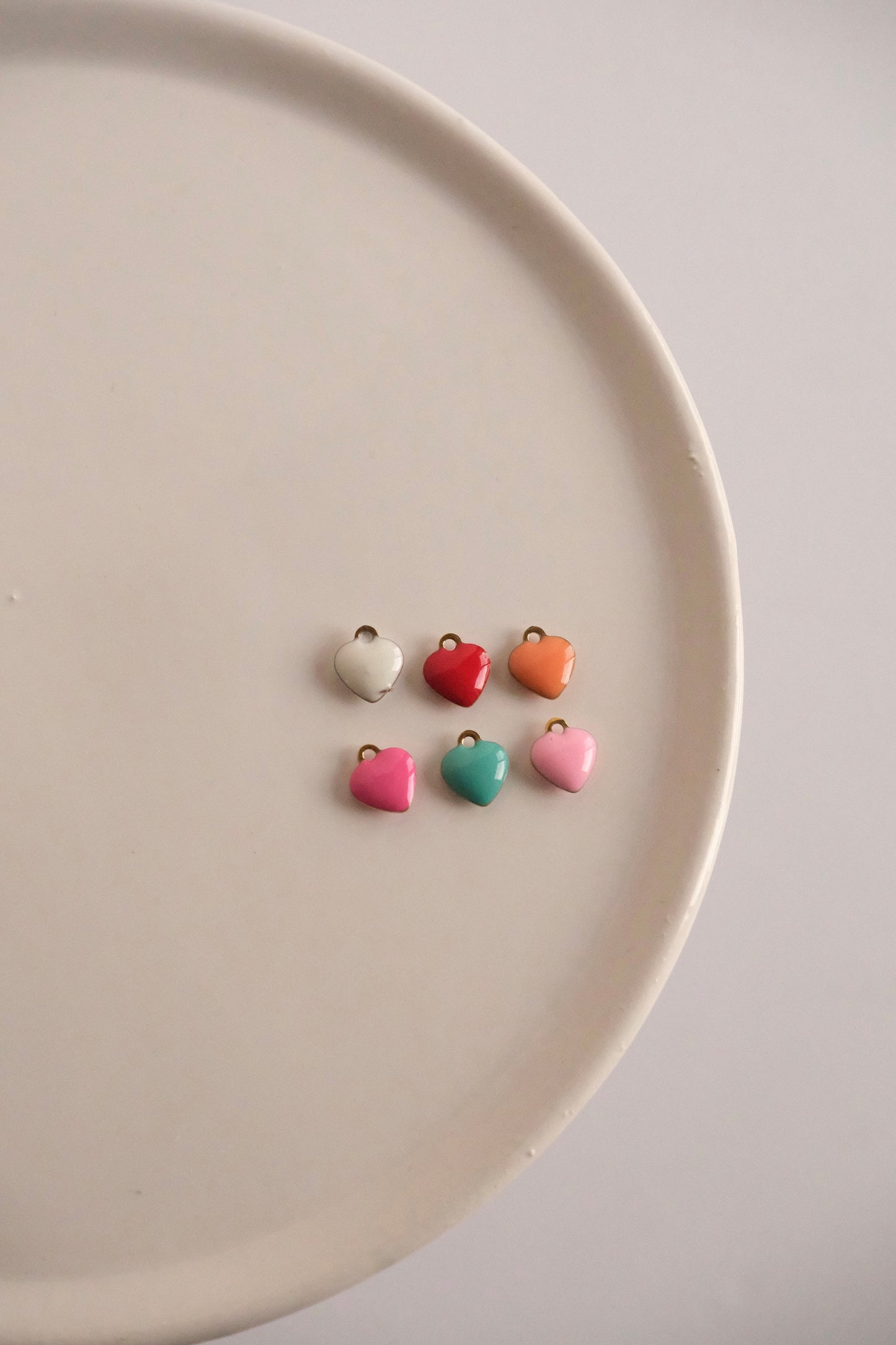 Charms - Coeurs colorés