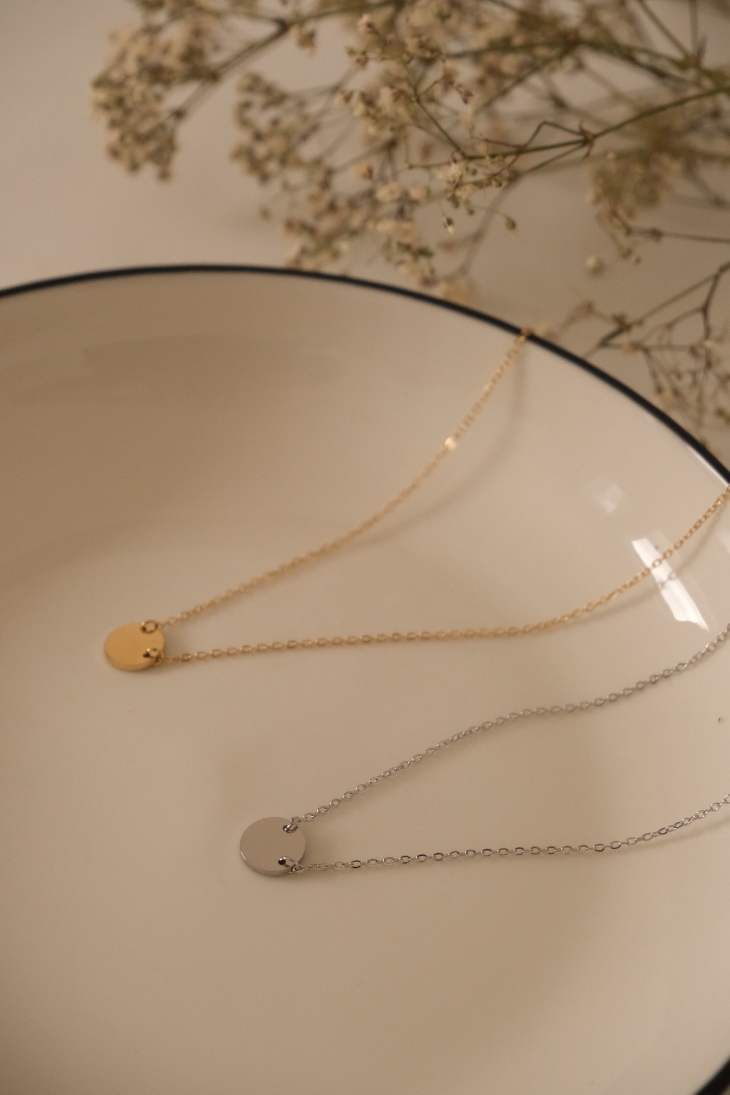 Chaine à petit médaillon à graver